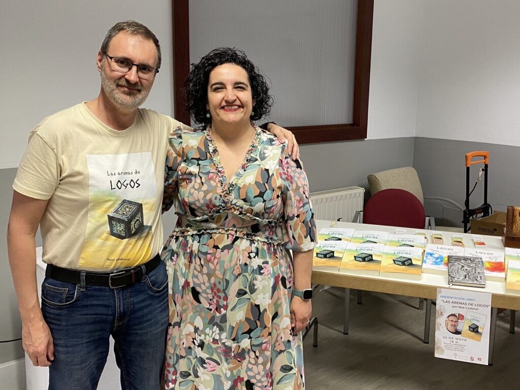 Noé Codonal y Lidia Casado en la presentación de "Las Arenas de Logos" en Azuqueca